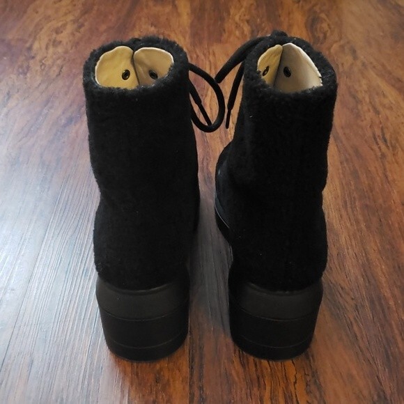 Stuart Weitzman Black Sherpa Chic Edgy Feminine Winter Heeled Boots Size 39.5 - Picture 3 of 5